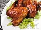 Рецепта Вкусни сочни печени мариновани пилешки крилца със соев сос, бяло вино, чесън и кимион на фурна
